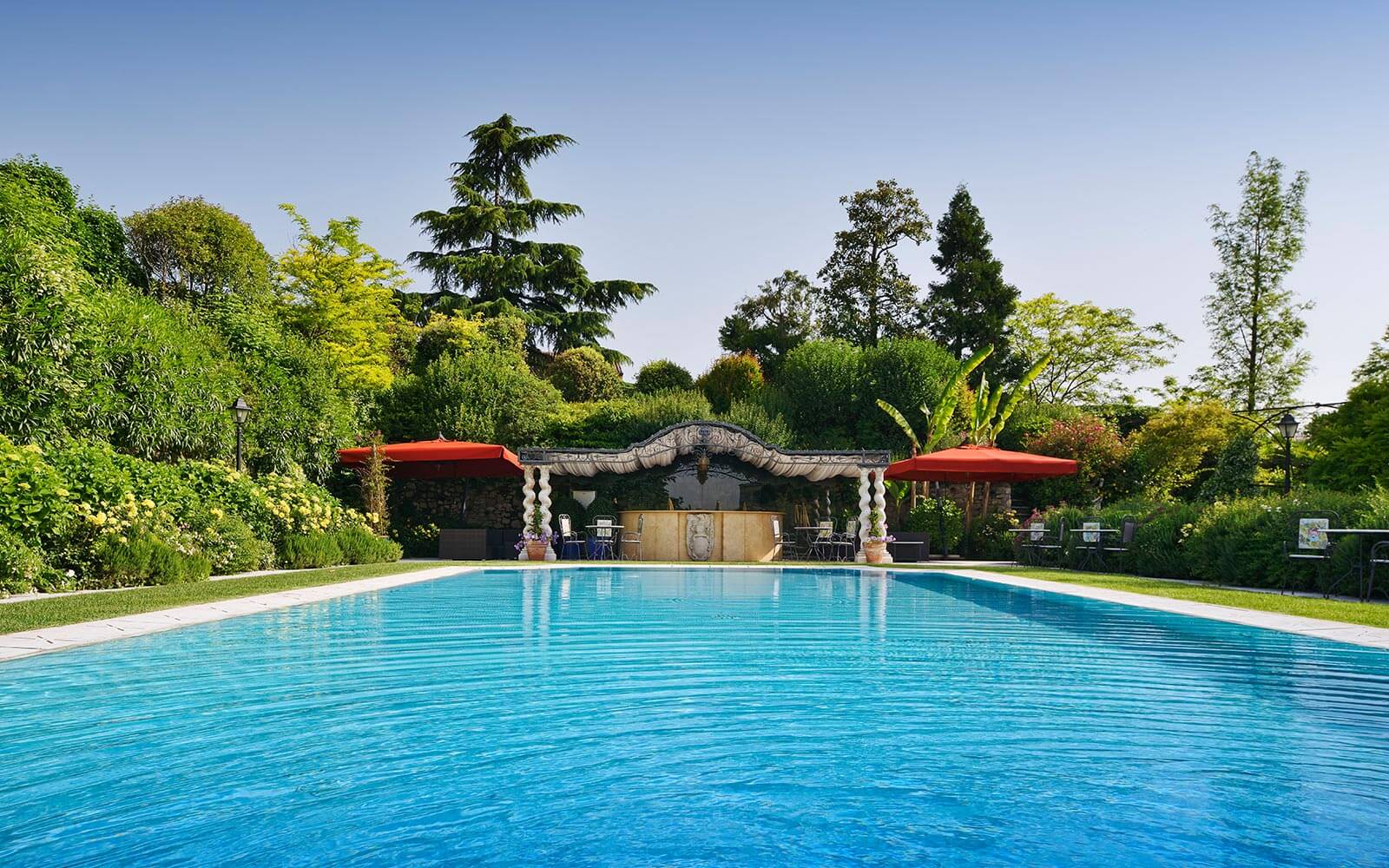 Piscine du Byblos Art Hotel - Villa Amistà, hotel de luxe Verone, Italie